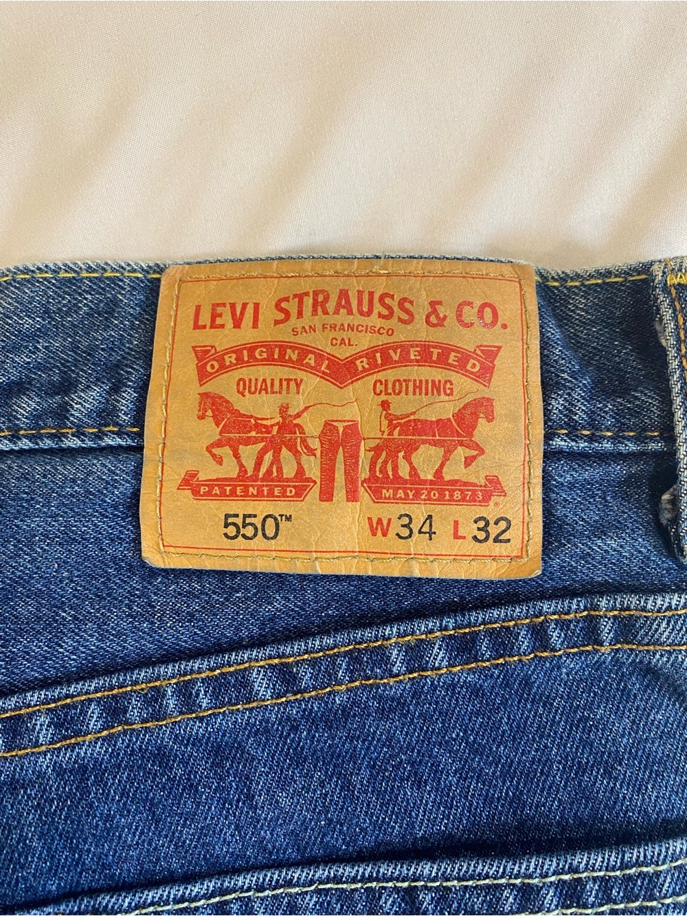 Levi’s Men’s “550” jeans size 34x 32. Like new!